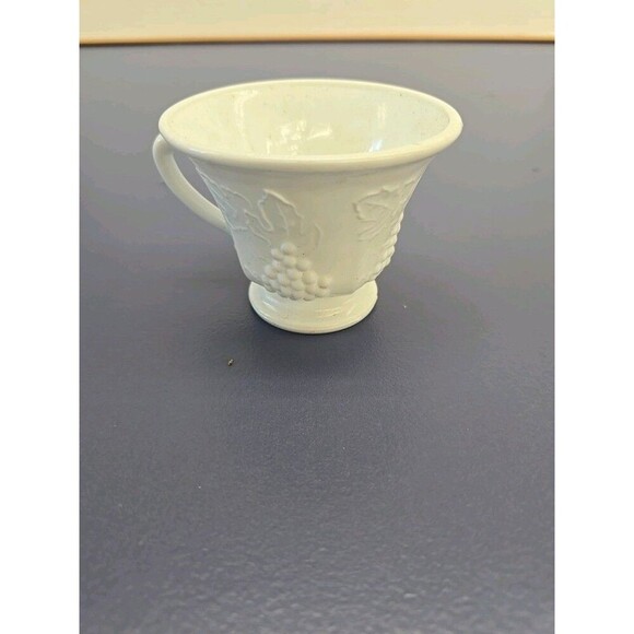Indiana White Milk  Glass Tea Cups Set Of 4 Colony Harvest Grape Vtg W/O Saucer - Picture 2 of 4